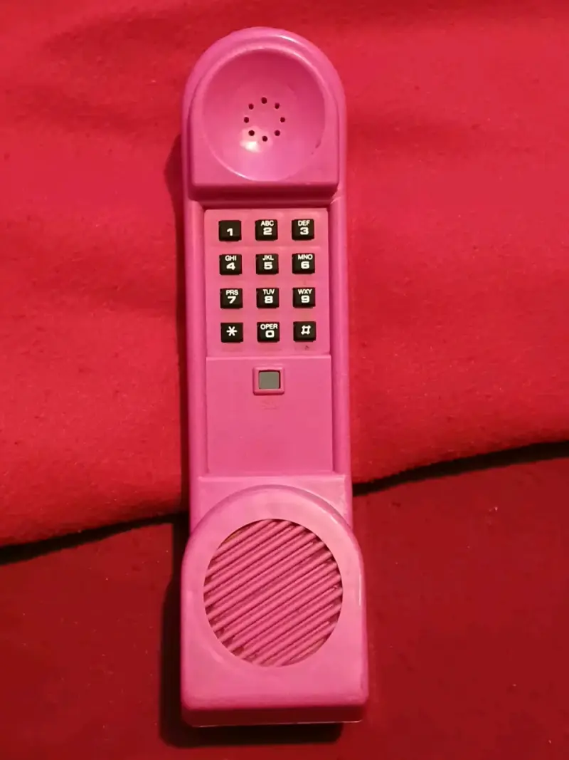 Teléfono vintage rosado telefono Milton Bradley - 1