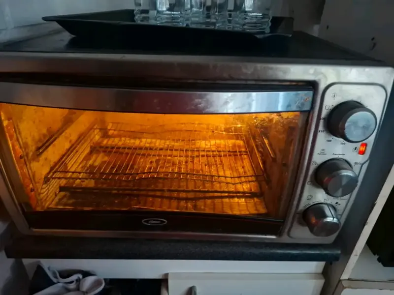 Horno eléctrico usado color gris - 1
