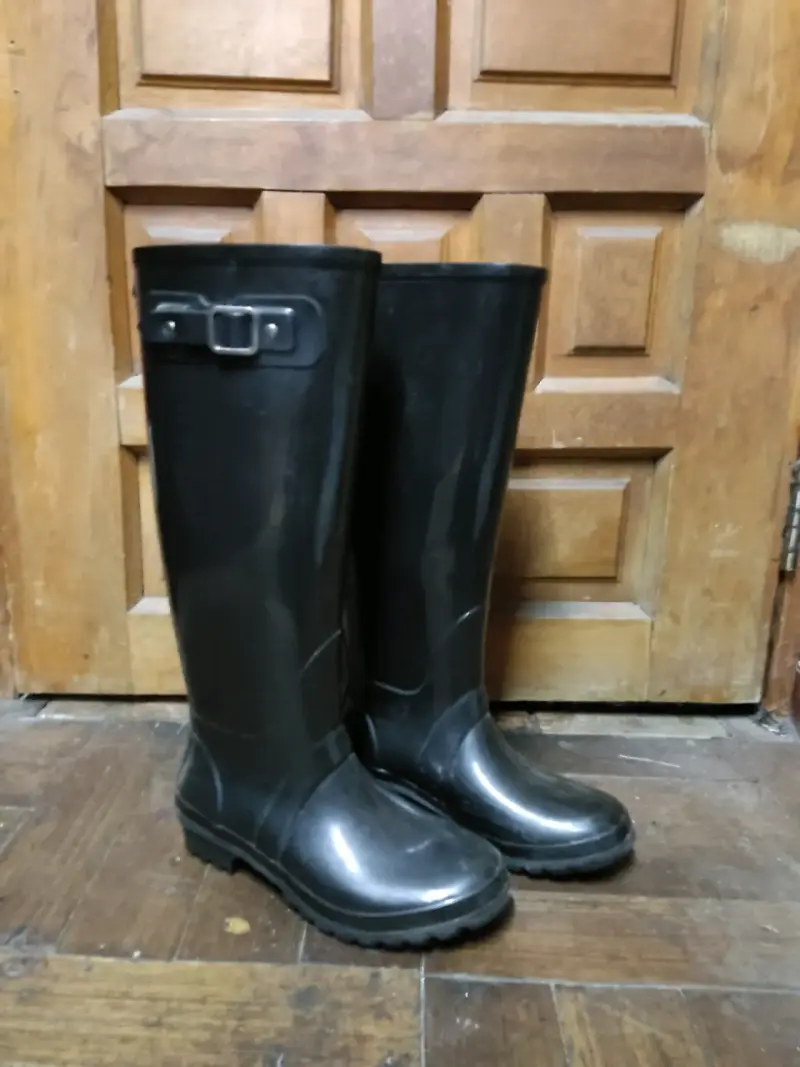 Botas de goma negras altas