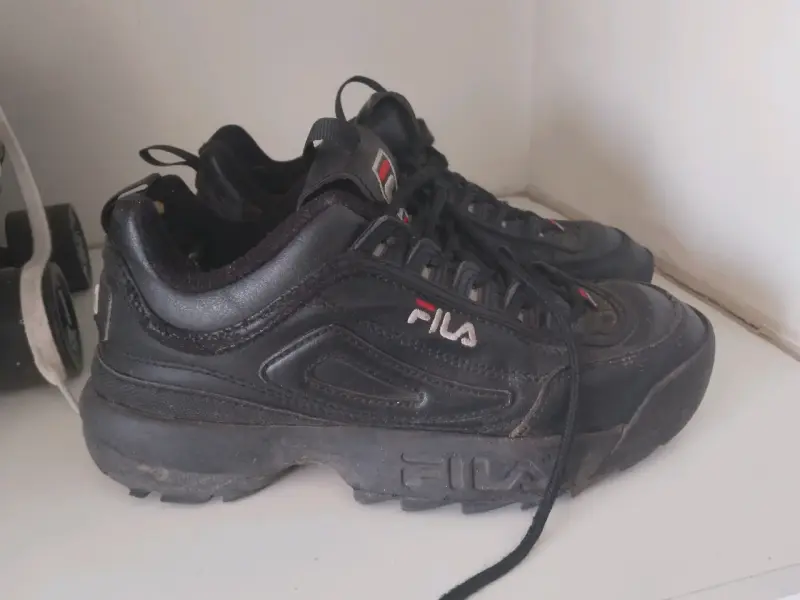 Zapatillas FILA negras - 2