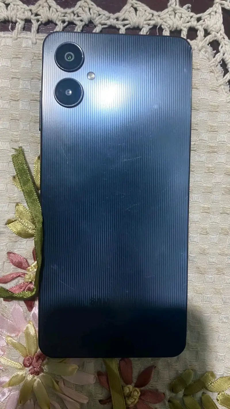 Samsung Galaxy A06 5G en caja - 2