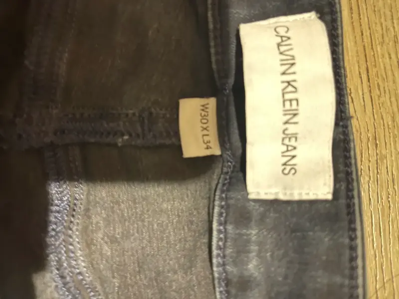 Jeans oscuros ajustados - 2