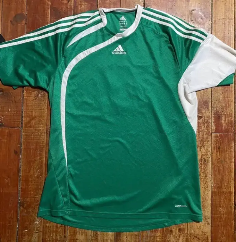 Polera deportiva Adidas XL verde