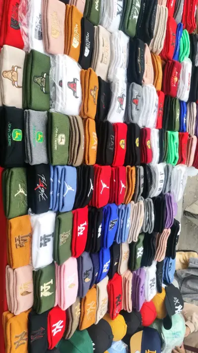 gorros de lana estampados 3D - miniatura 2