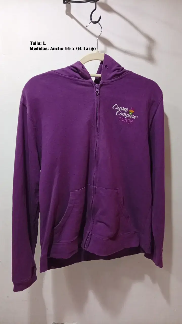 Polerón morado con capucha