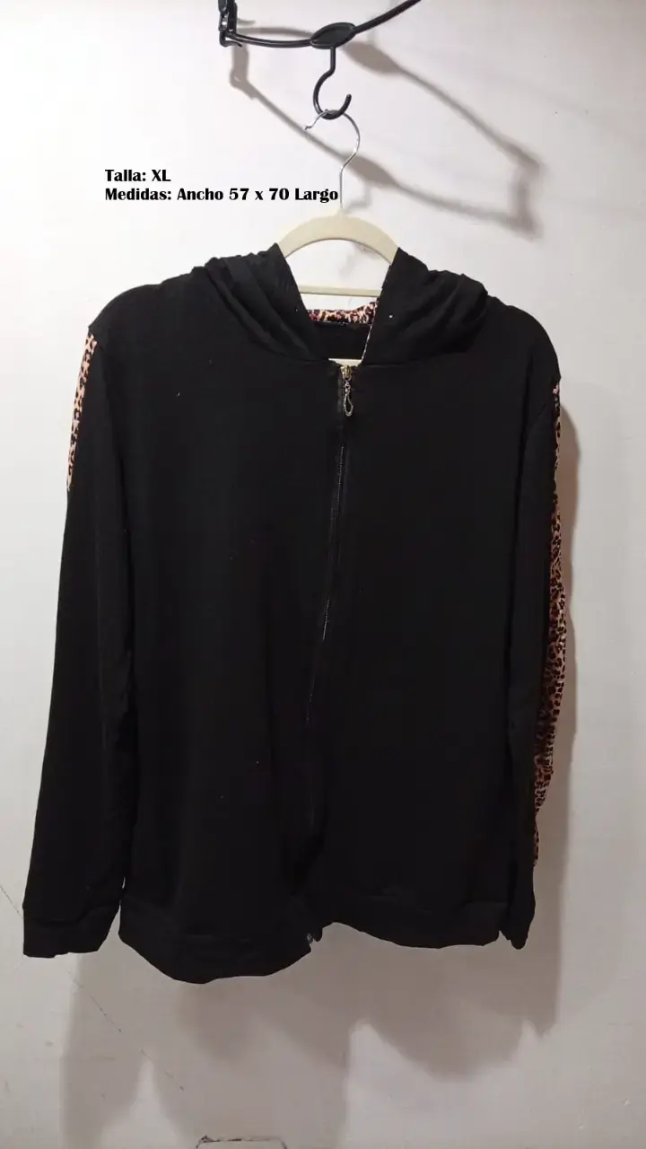 Polerón negro con capucha XL