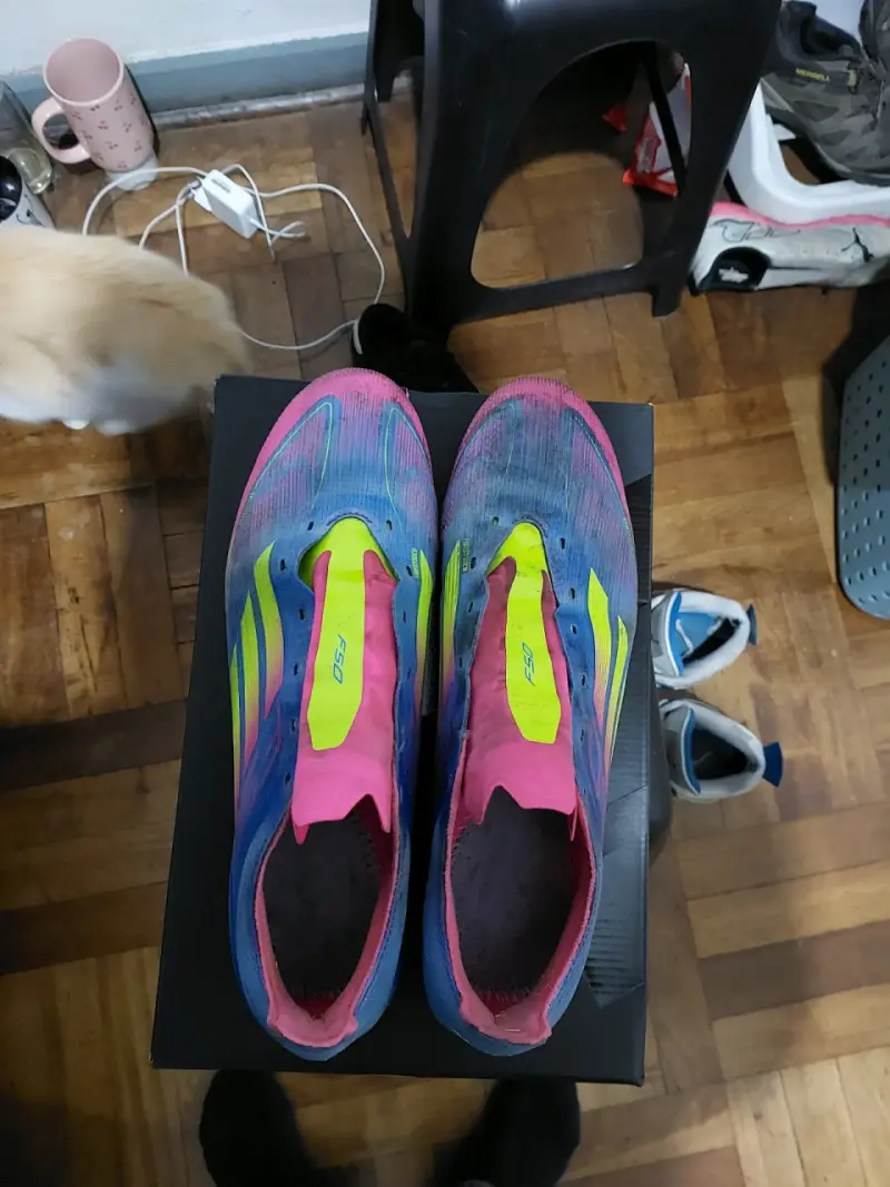 Botines de fútbol adidas coloridos - 2
