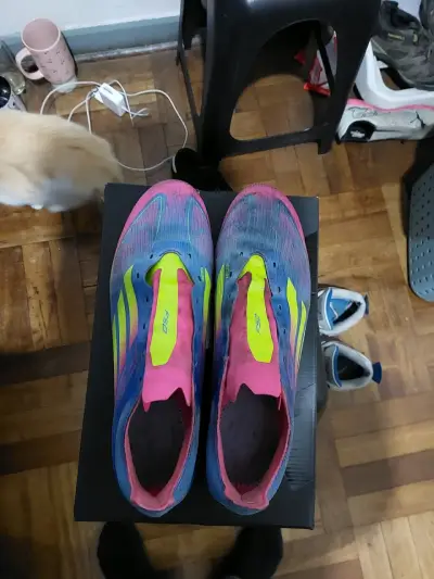 Botines de fútbol adidas coloridos - miniatura 2
