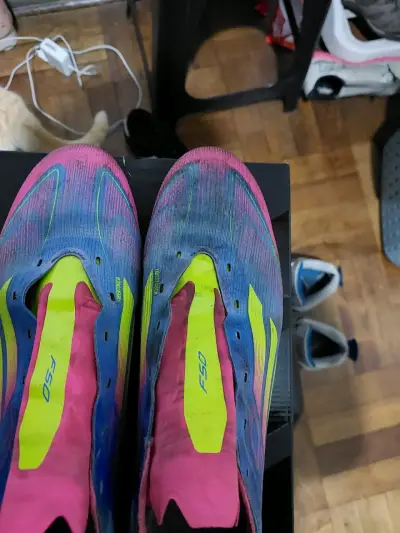 Botines de fútbol adidas coloridos - miniatura 3