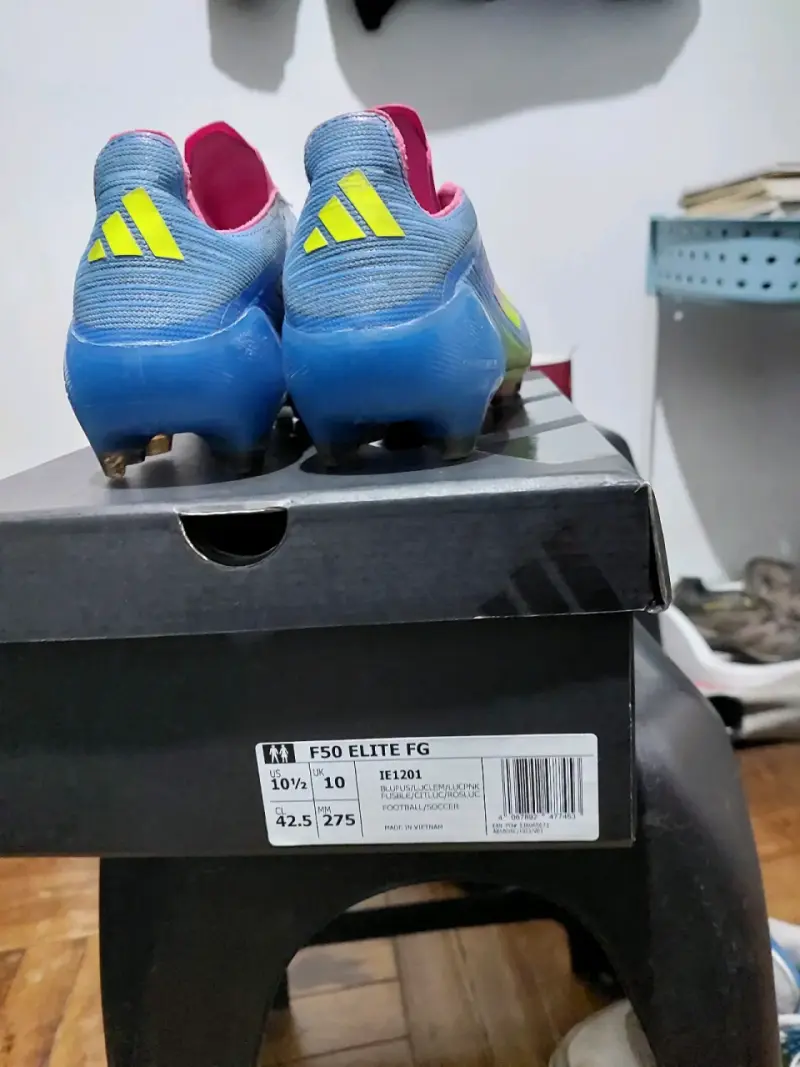 Botines de fútbol adidas coloridos - 5