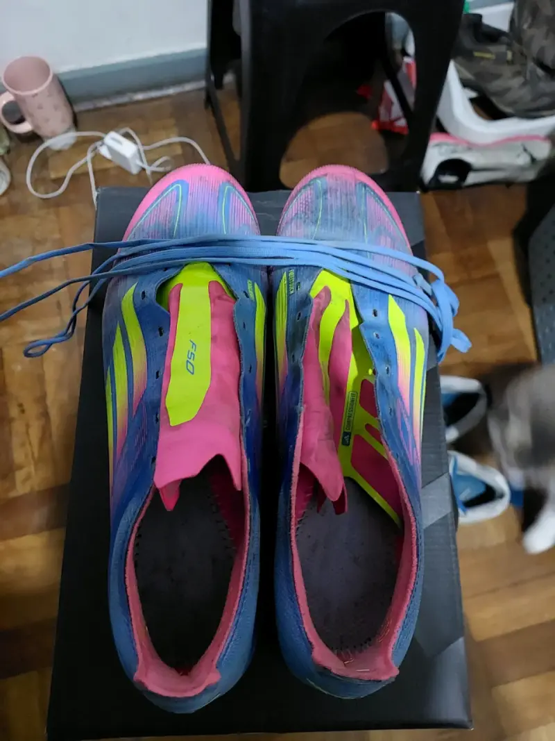 Botines de fútbol adidas coloridos - 6