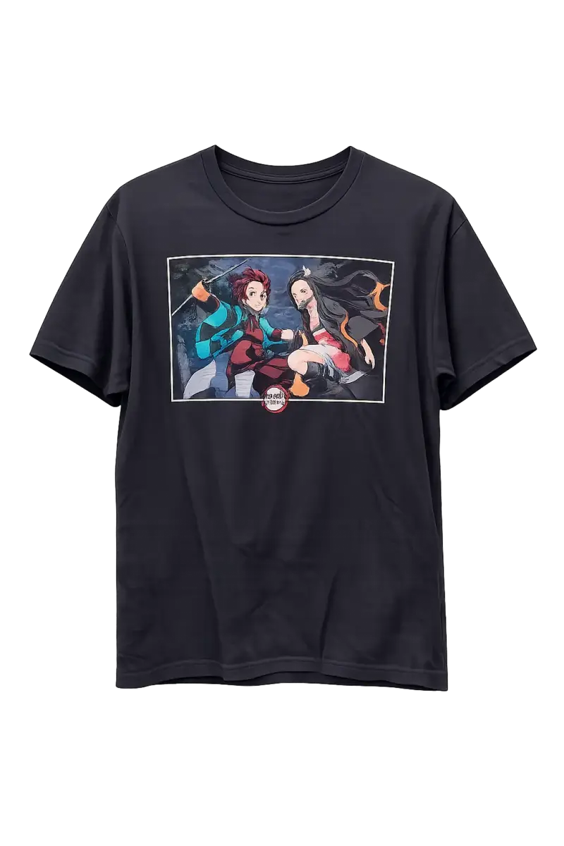 Polera negra con diseño anime