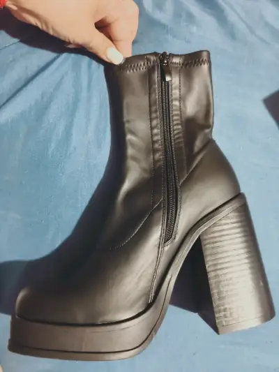 Botines negros con tacón grueso nuevos - miniatura 1