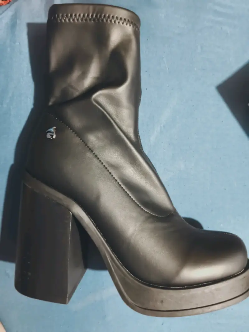 Botines negros con tacón grueso nuevos - 2