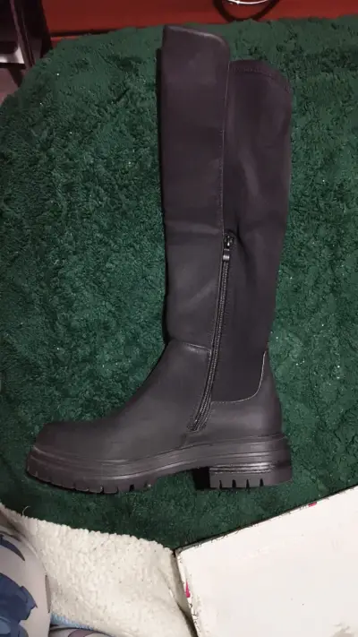 Botines negros con tacón grueso nuevos - miniatura 4