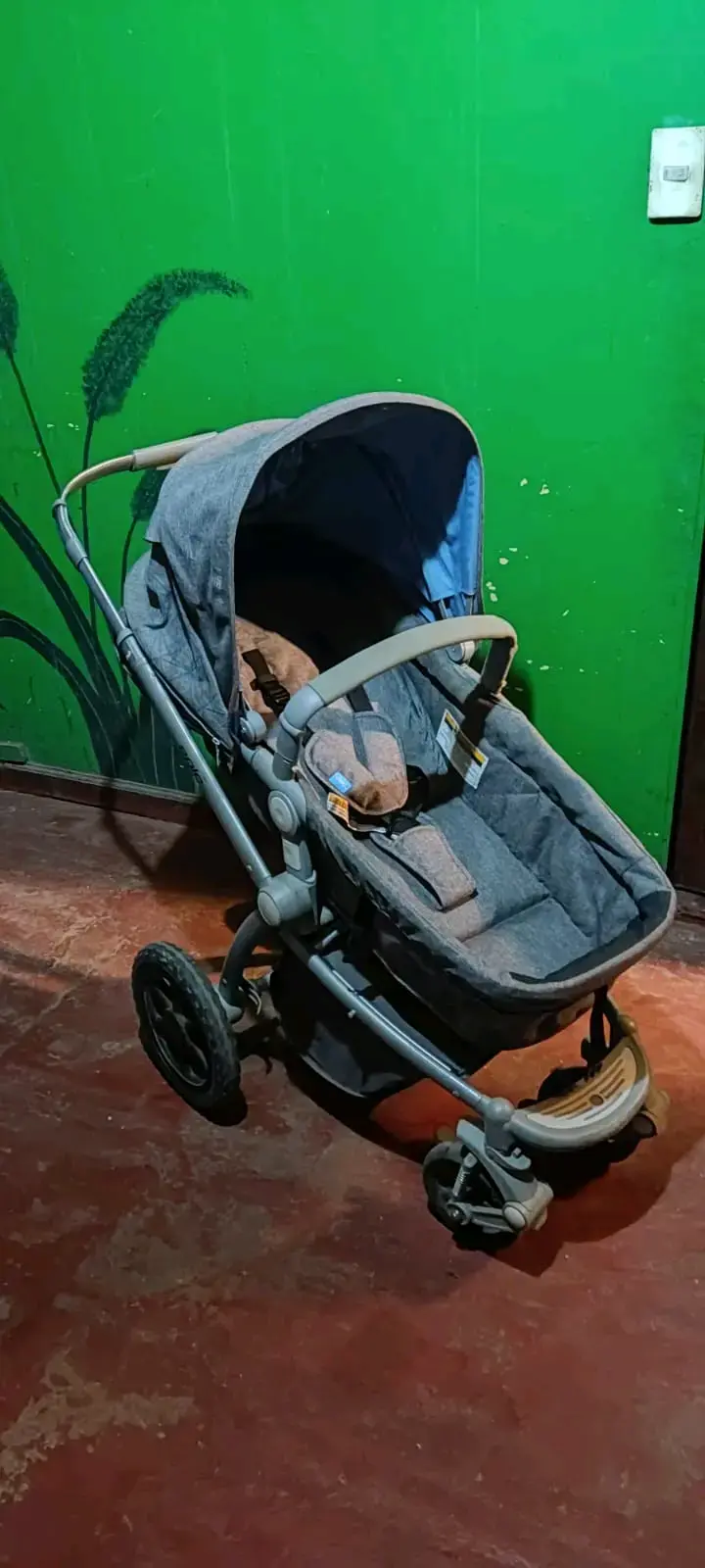 Coche de bebé gris - 1