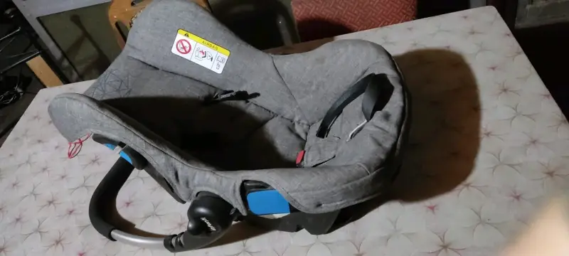 Coche de bebé gris - 2