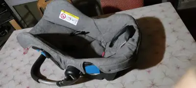 Coche de bebé gris - miniatura 2