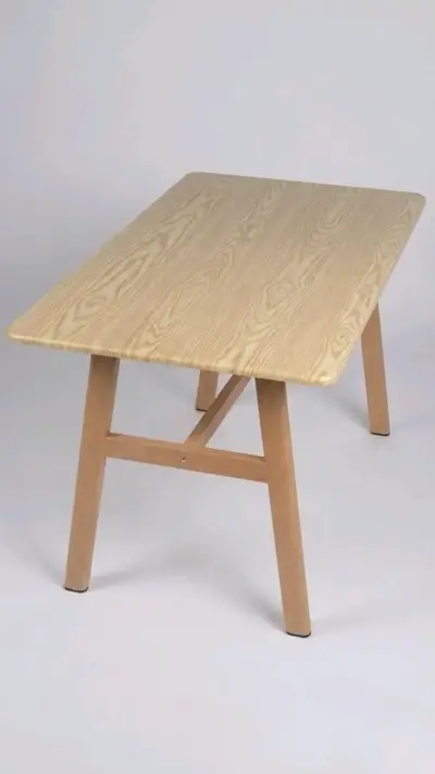 Mesa de madera clara - miniatura 1
