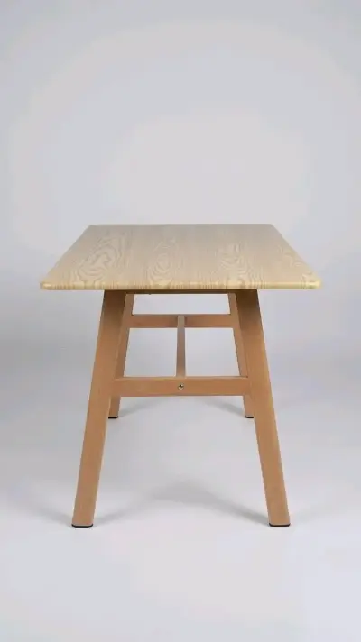 Mesa de madera clara - miniatura 2