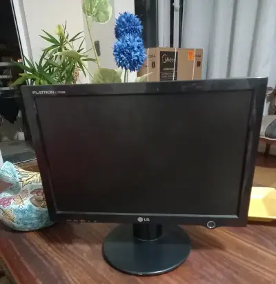 Monitor LG  14pulgadas - miniatura 2