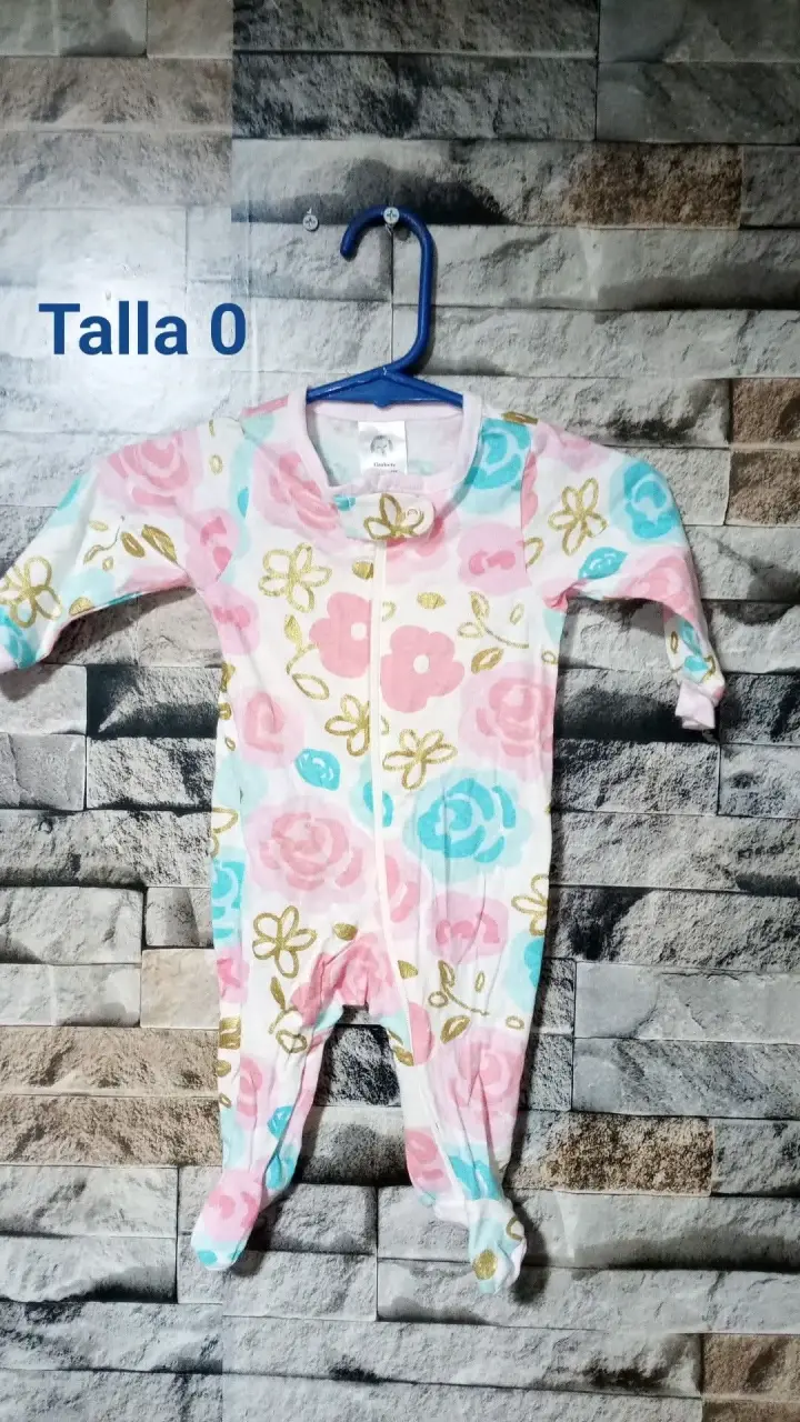Pijama de bebé floral