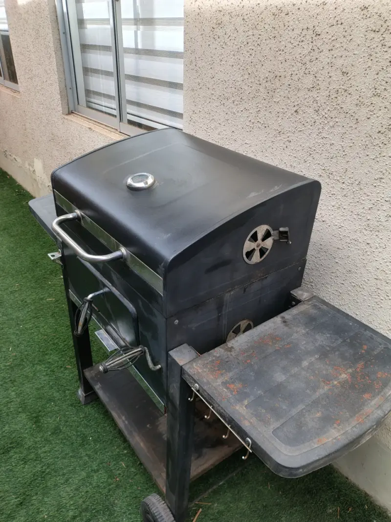 Parrilla de carbón negra - 2