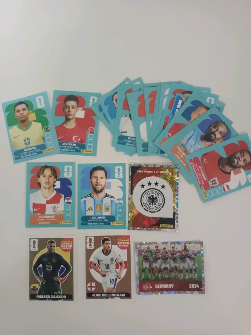 Lote de láminas Panini FIFA 2022