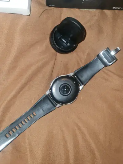 Smartwatch con cargador - miniatura 1