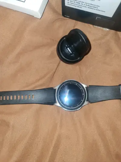 Smartwatch con cargador - miniatura 2