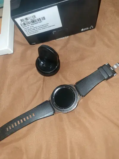 Smartwatch con cargador - miniatura 3