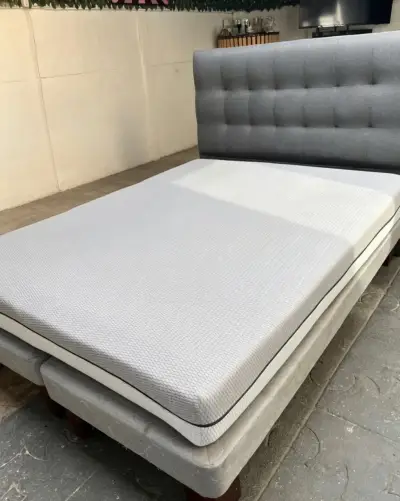 Cama de dos plazas con colchón - miniatura 1