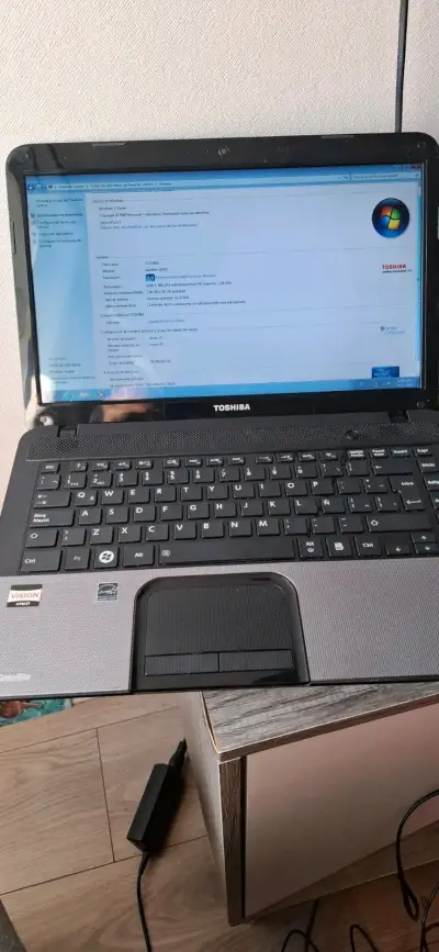 Notebook Toshiba usado en venta - miniatura 2
