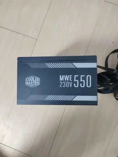 Fuente de poder Cooler Master 550W - miniatura 1