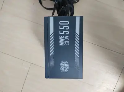Fuente de poder Cooler Master 550W - miniatura 3