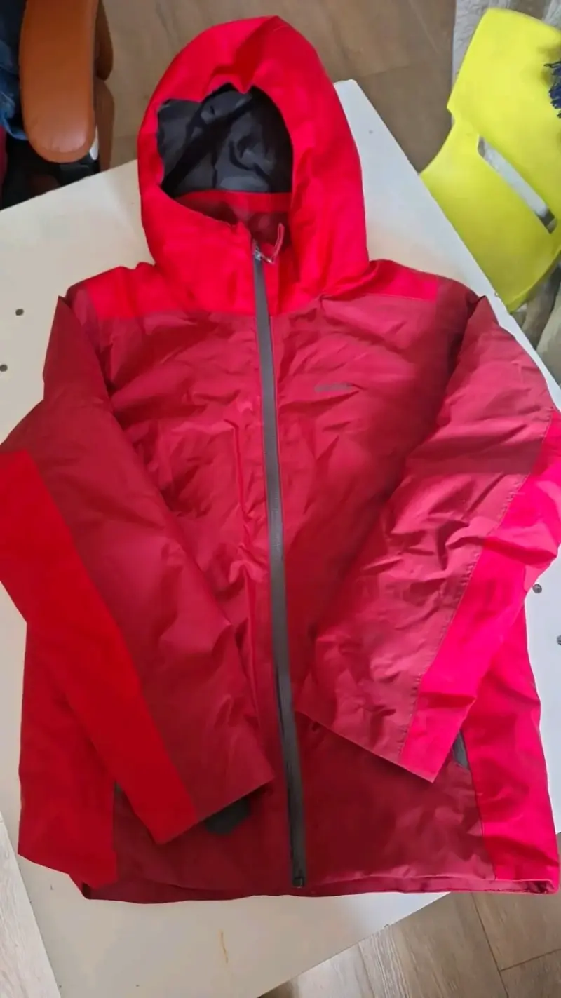 Parka roja impermeable