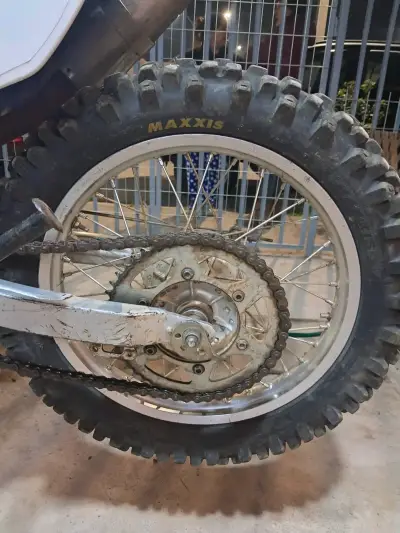 Moto de enduro azul TTR - miniatura 6