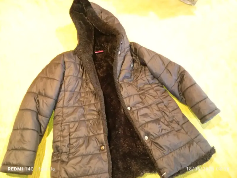 Parka negra con capucha - 1