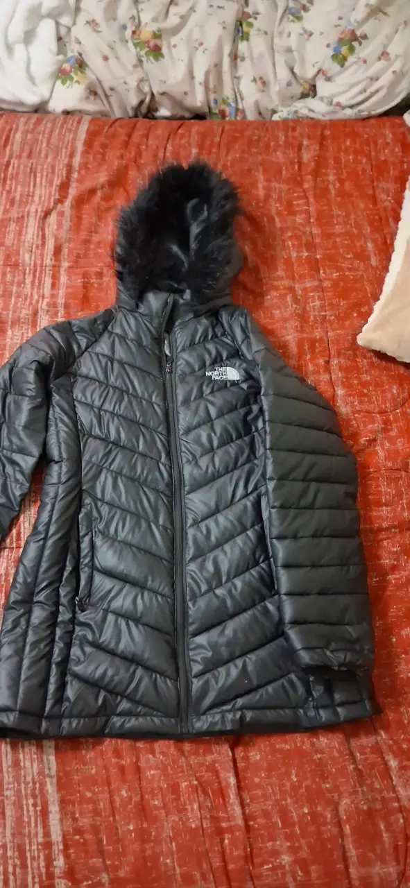 Parka negra con capucha - 1