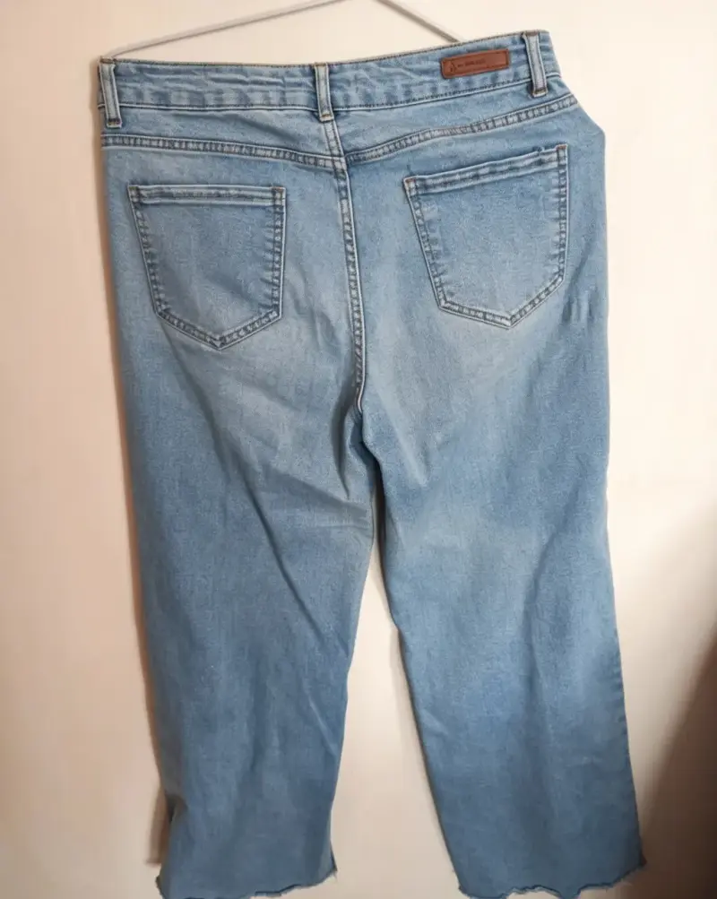 Jeans azules deshilachados - 2