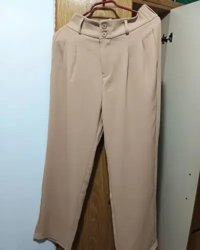 Pantalones beige con doble botón - miniatura 1