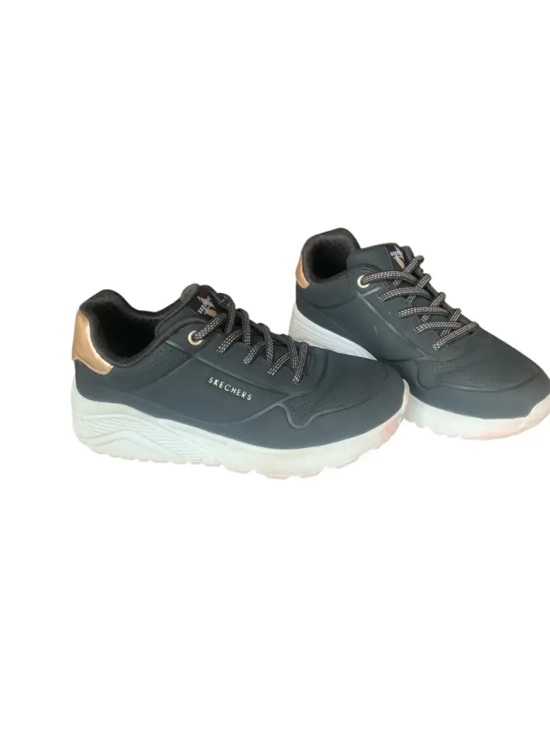 Zapatillas Skechers negras adornos dorados talla31 - 1