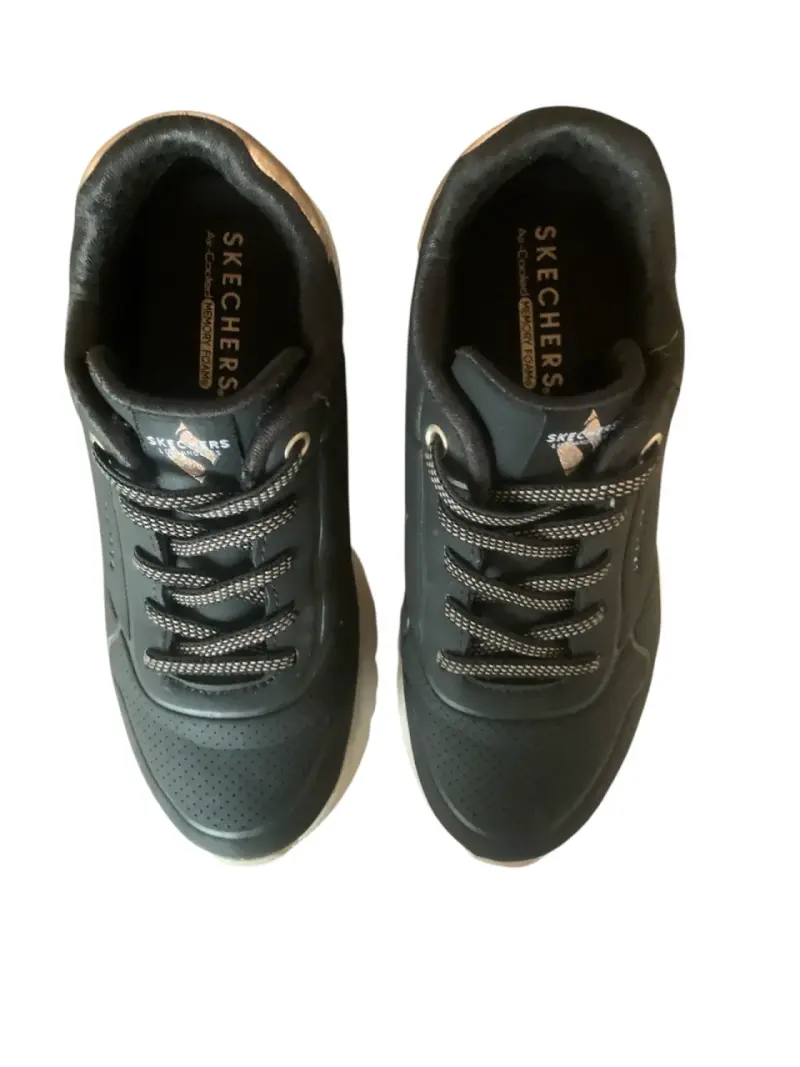 Zapatillas Skechers negras adornos dorados talla31 - 5