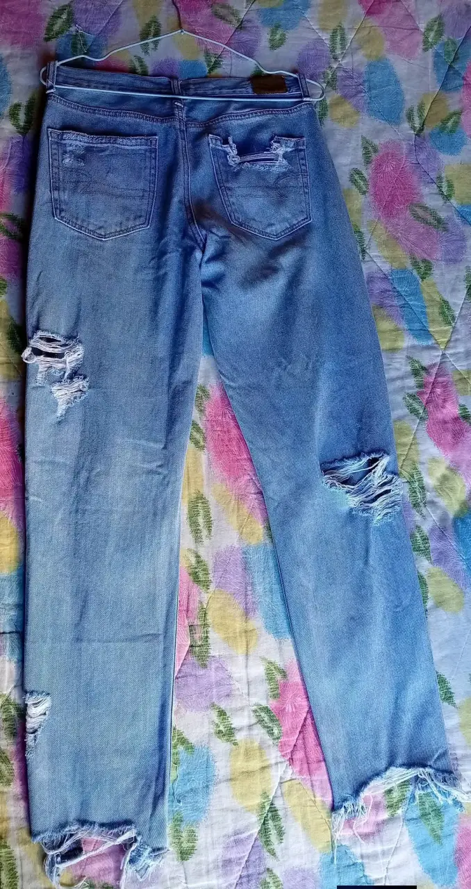 Mom Jeans azules rasgados de moda - 2