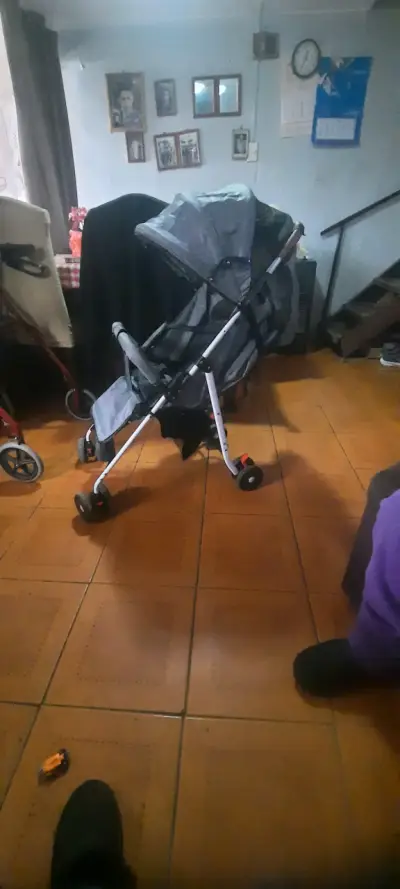 Coche para bebé plegable gris - miniatura 1