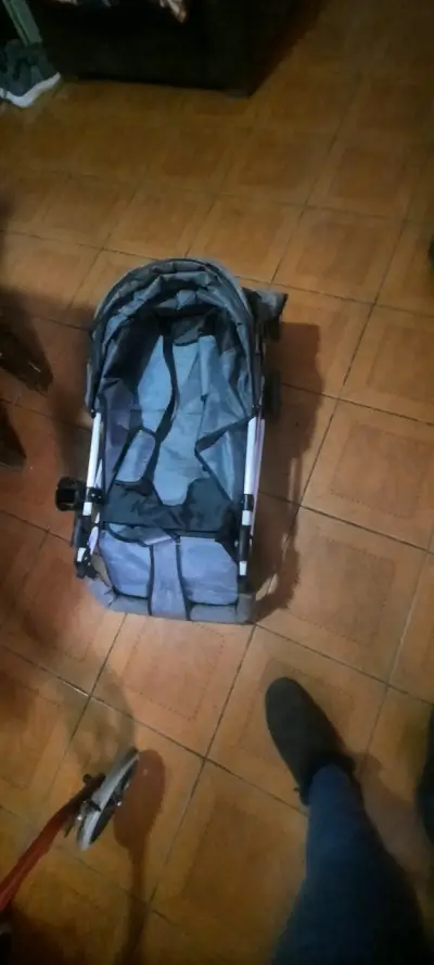 Coche para bebé plegable gris - miniatura 4