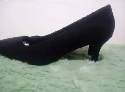 Zapatos negros de tacón bajo - miniatura 3