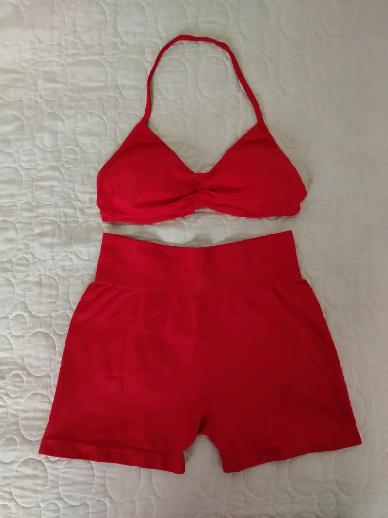 Conjunto deportivo rojo mujer