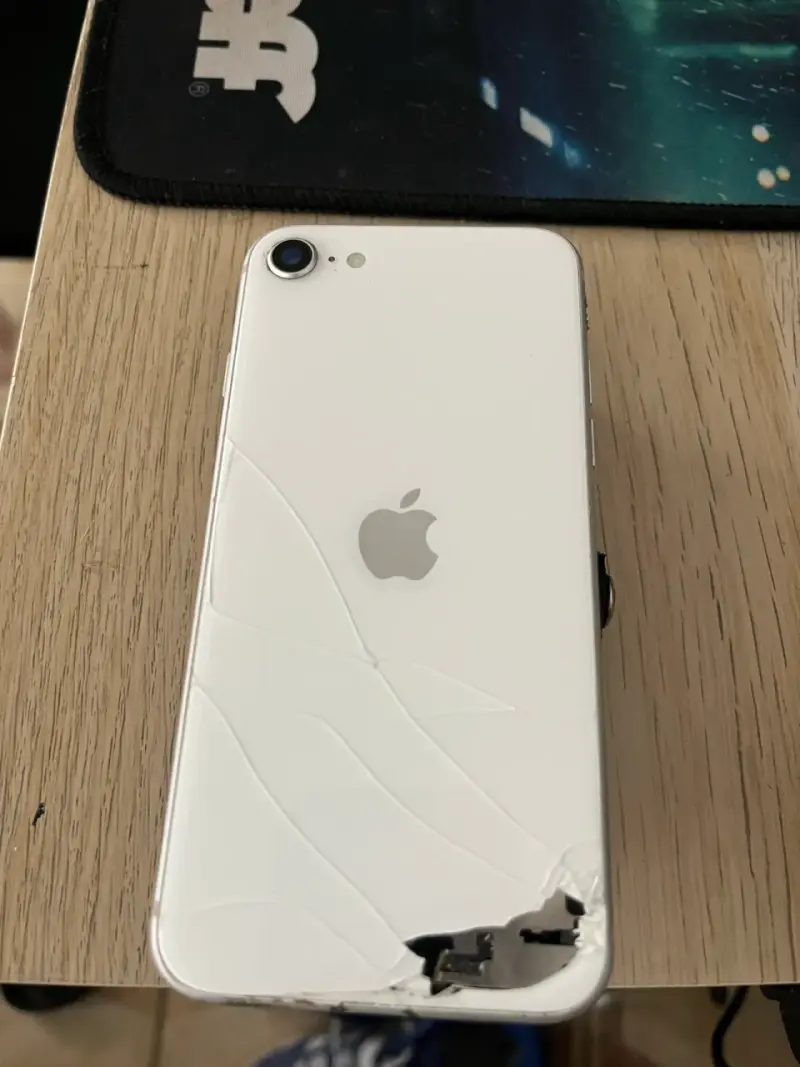 Iphone se con detalles esteticos - 2