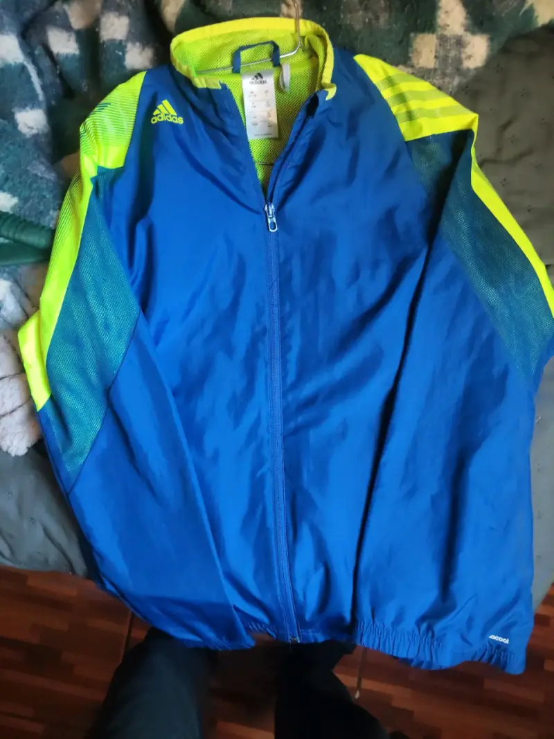 Cortaviento Adidas azul y amarillo - 2
